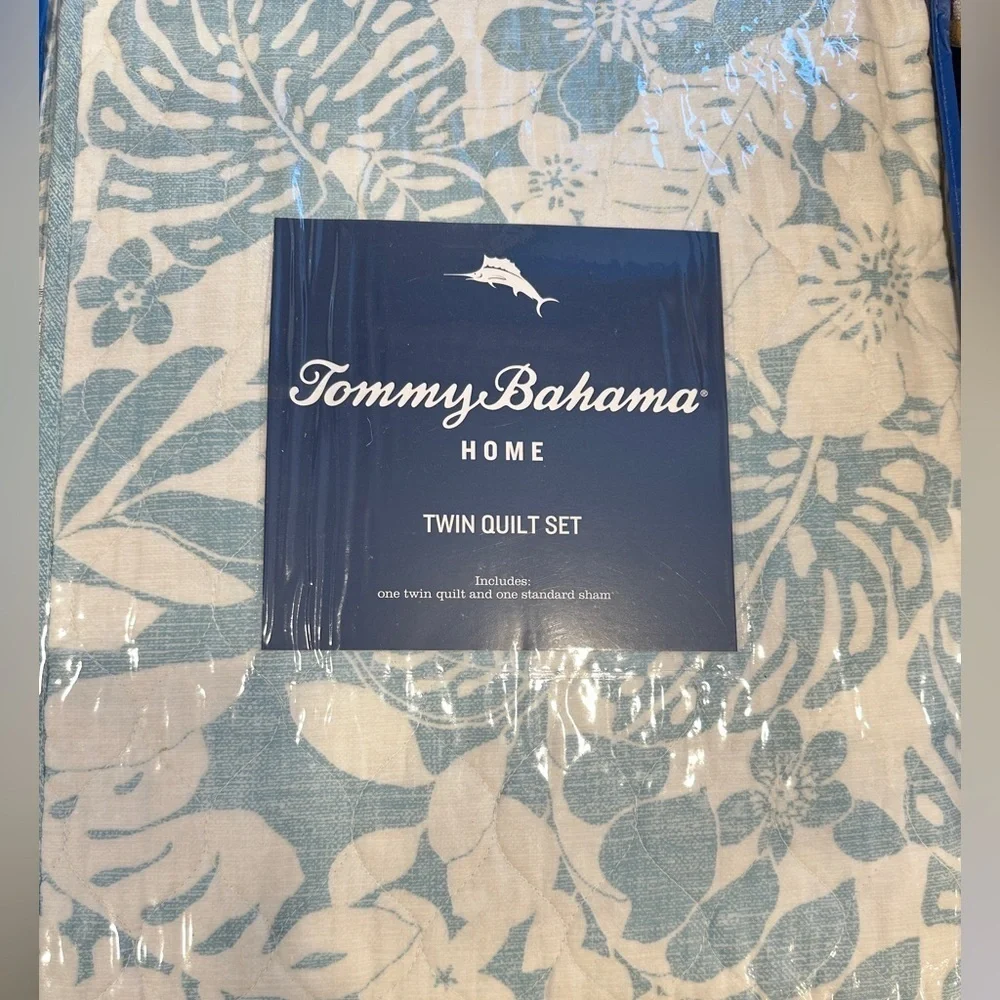 Tommy Bahama Laguna Beach Twin Quilt Set in Blue and White  - NWT